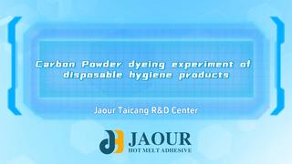 Experiment zum Färben von Einweg-Hygieneprodukten mit Kohlenstoffpulver